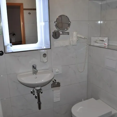 & Restaurant Bei Hoelzchen Hotell