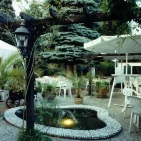 & Restaurant Bei Hoelzchen מלון הנובר