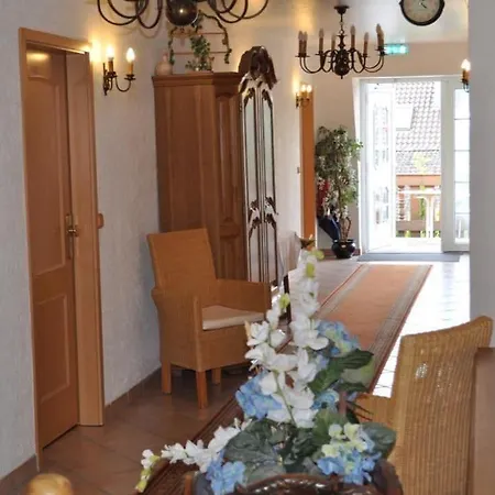 & Restaurant Bei Hoelzchen 3* הנובר