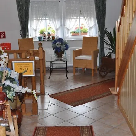 & Restaurant Bei Hoelzchen מלון